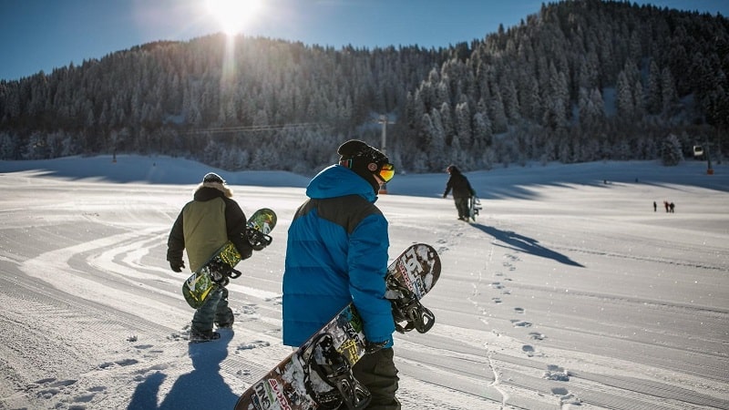 Best Places for Snowboarding in the USA
